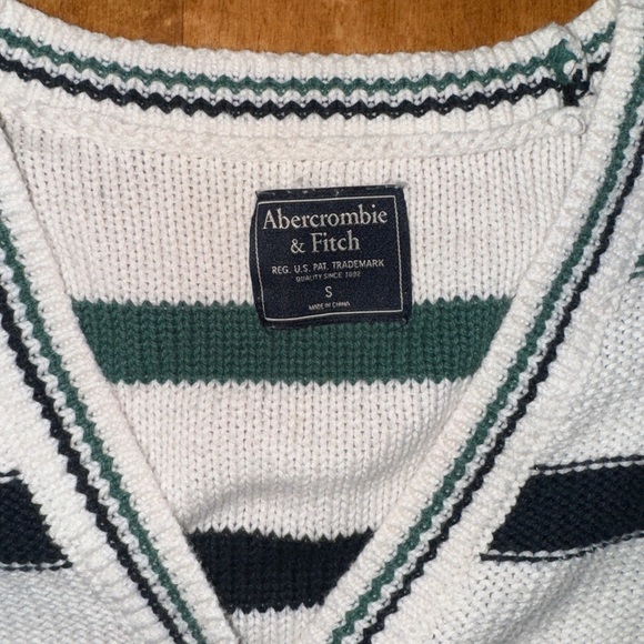 Abercrombie & Fitch Cropped Sweater Cardigan Button Up Striped Preppy Knit - Picture 3 of 7